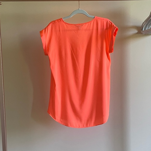 Express Satin Gramercy Tee in Neon Orange - SZ M - Picture 3 of 5